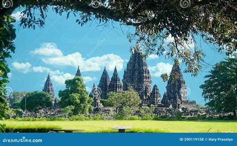 Le Trône de Prambanan ? Un chef-d'œuvre en pierre sculptée aux détails captivants !